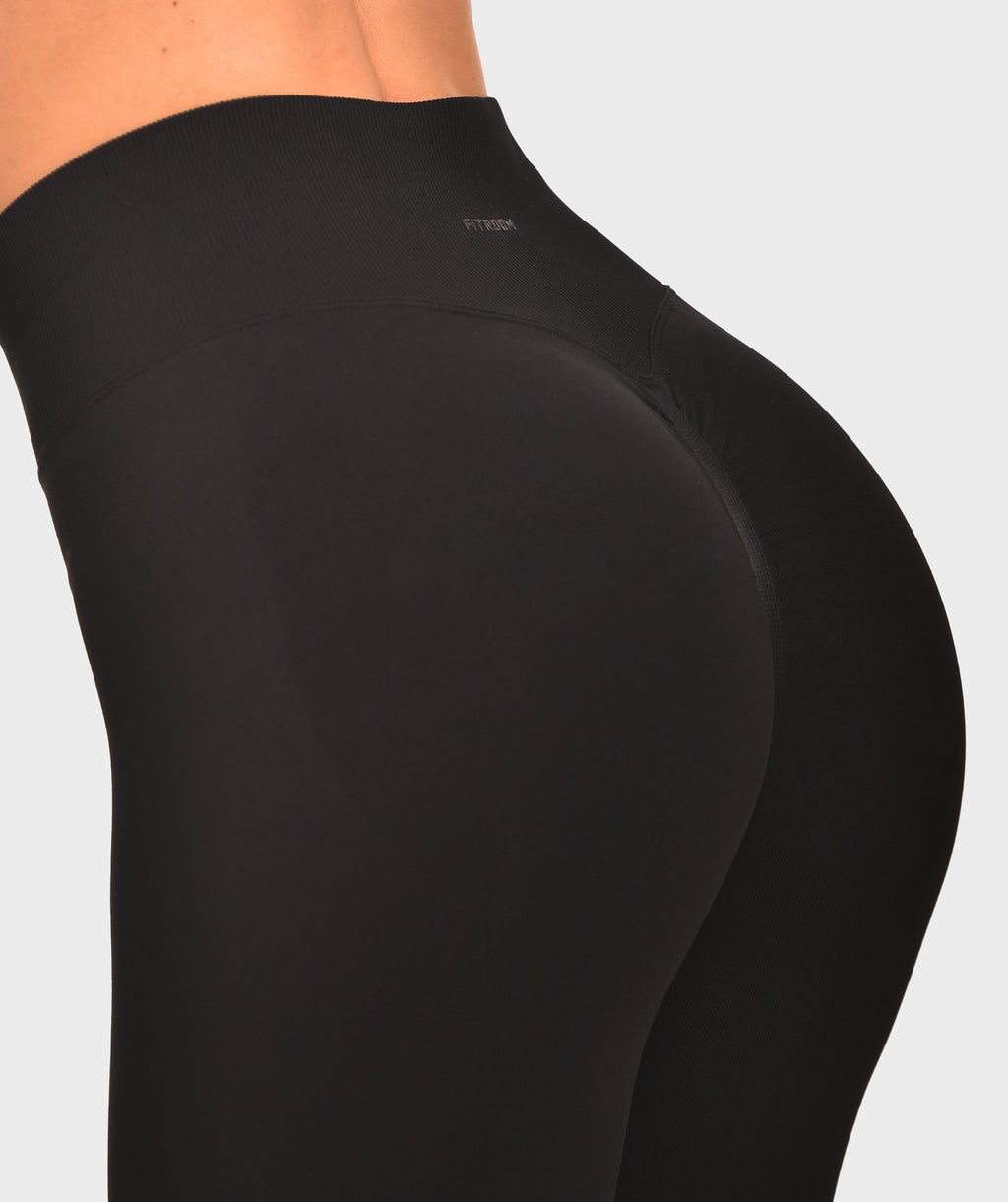 976